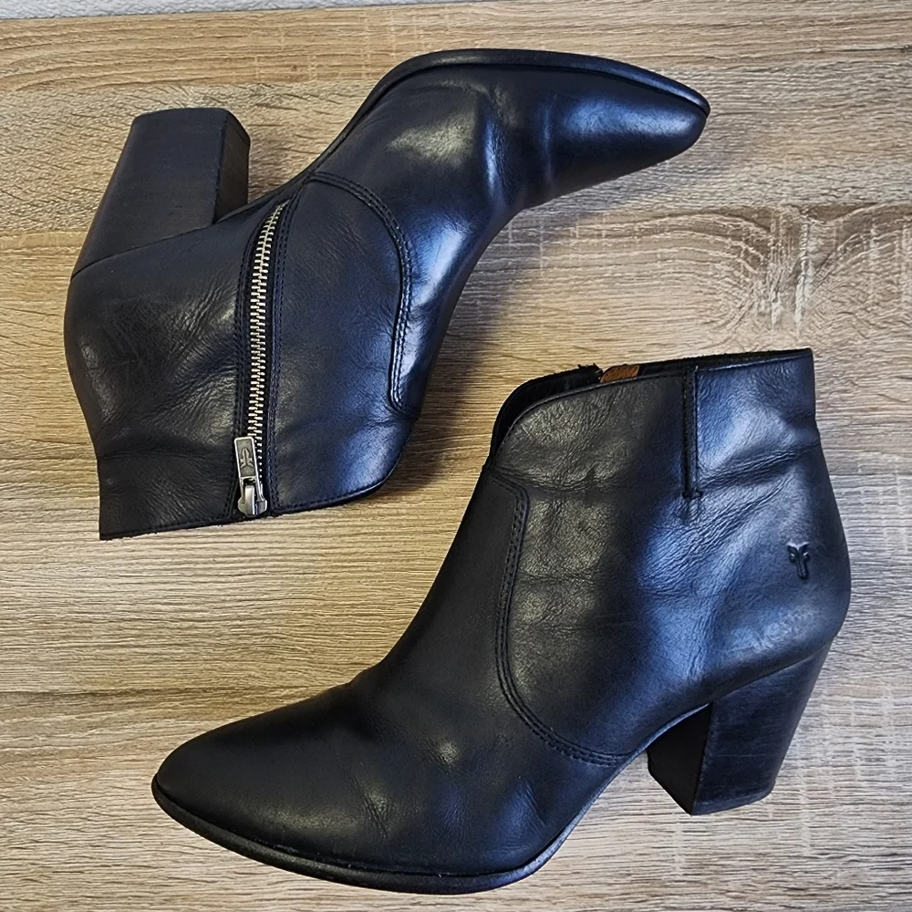 FRYE Black Leather Ankle Zip Boots 10 M